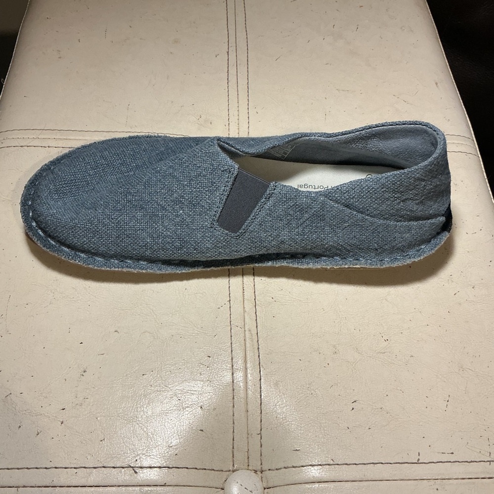 VIBA Gray Slip-On Shoes - Picture 4 of 7